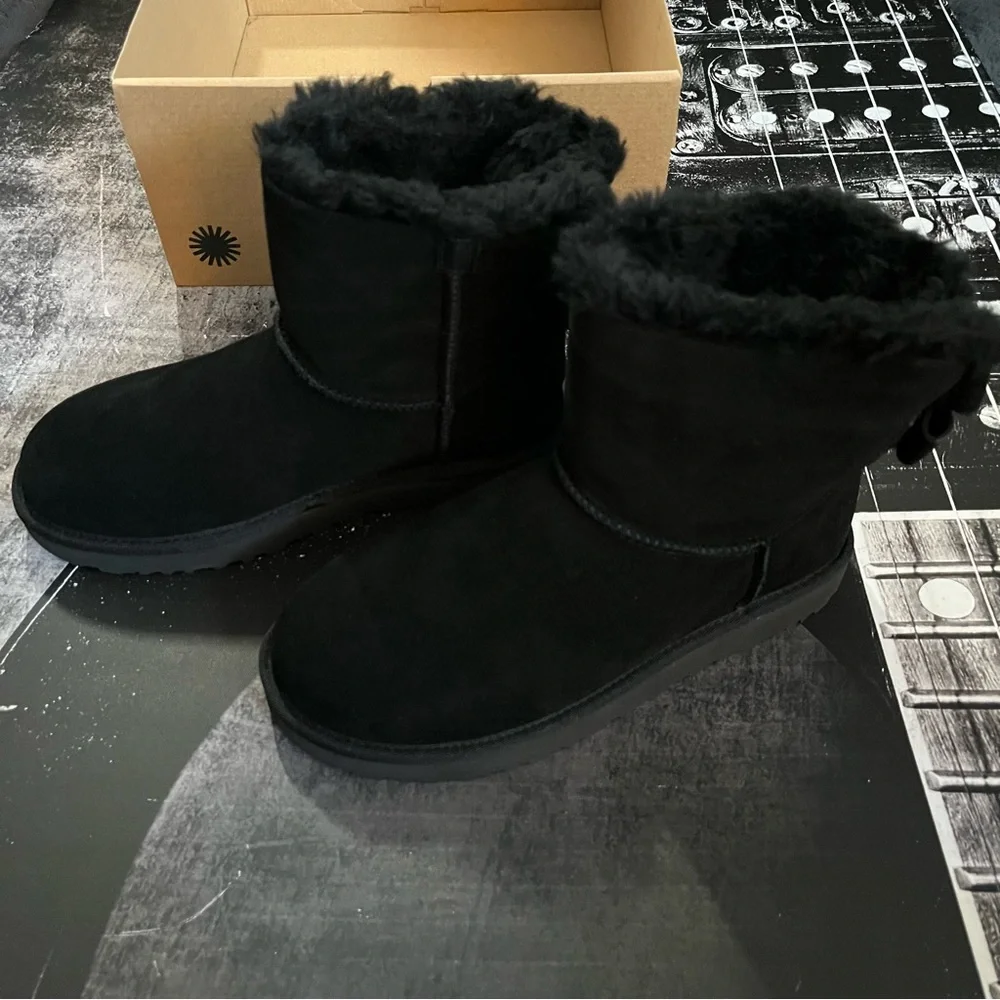 NIB UGG Mini Bailey Boot